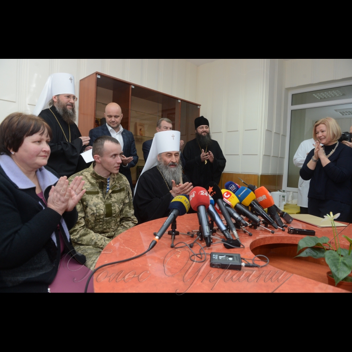 19 грудня 2016 звільнений кіборг Тарас Колодій зустрівся з першим заступником голови ВР Іриною Геращенко.