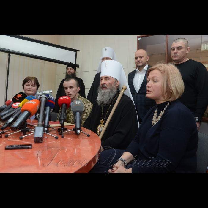 19 грудня 2016 звільнений кіборг Тарас Колодій зустрівся з першим заступником голови ВР Іриною Геращенко.