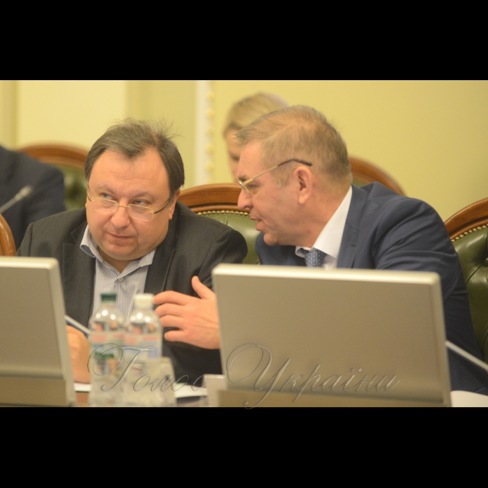 19 грудня 2016 погоджувальная рада керівників депутатських фракцій і груп Верховної Ради України.
Микола Княжицький, Сергій Пашинський - НФ.