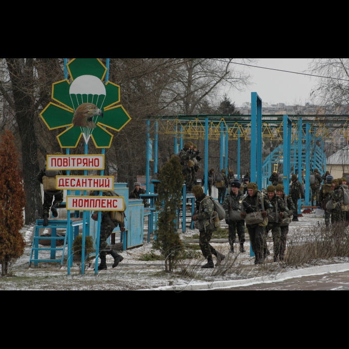 17 лютого 2009 виїзд представників ЗМІ до розташування 95-ї окремої аеромобільної бригади армійського корпусу (м. Житомир). Ознайомлення з організацією бойової підготовки десантних підрозділів (зокрема на повітряно-десантному комплексі, вогнева підготовка).