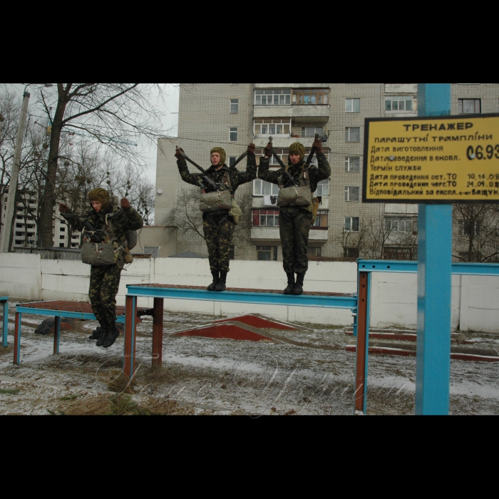17 лютого 2009 виїзд представників ЗМІ до розташування 95-ї окремої аеромобільної бригади армійського корпусу (м. Житомир). Ознайомлення з організацією бойової підготовки десантних підрозділів (зокрема на повітряно-десантному комплексі, вогнева підготовка).