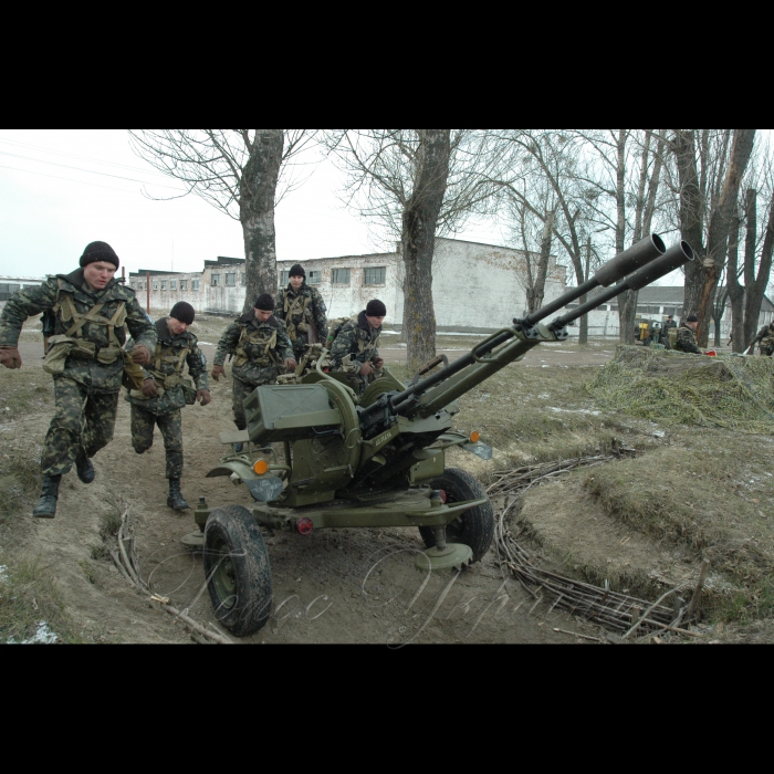17 лютого 2009 виїзд представників ЗМІ до розташування 95-ї окремої аеромобільної бригади армійського корпусу (м. Житомир). Ознайомлення з організацією бойової підготовки десантних підрозділів (зокрема на повітряно-десантному комплексі, вогнева підготовка).
