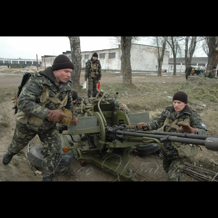 17 лютого 2009 виїзд представників ЗМІ до розташування 95-ї окремої аеромобільної бригади армійського корпусу (м. Житомир). Ознайомлення з організацією бойової підготовки десантних підрозділів (зокрема на повітряно-десантному комплексі, вогнева підготовка).