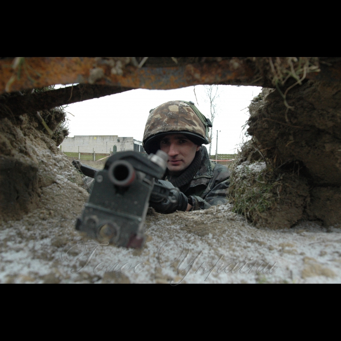 17 лютого 2009 виїзд представників ЗМІ до розташування 95-ї окремої аеромобільної бригади армійського корпусу (м. Житомир). Ознайомлення з організацією бойової підготовки десантних підрозділів (зокрема на повітряно-десантному комплексі, вогнева підготовка).