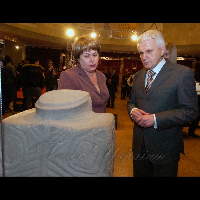 3 березня 2009 в Українському домі відкрито художню виставку «Великий скульптурний салон 2009», у рамках проекту «Арт-Київ» (працює з 4 по 15 березня).
Надія Капустіна - директор Дніпропетровського історичного музею ім. Д. Яворницького та В. Литвин.