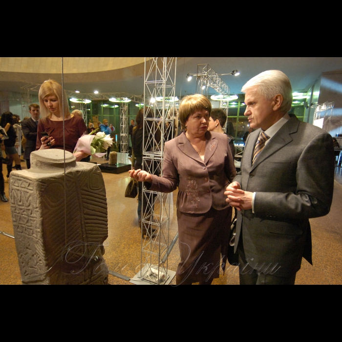 3 березня 2009 в Українському домі відкрито художню виставку «Великий скульптурний салон 2009», у рамках проекту «Арт-Київ» (працює з 4 по 15 березня).
Надія Капустіна - директор Дніпропетровського історичного музею ім. Д. Яворницького та В. Литвин.