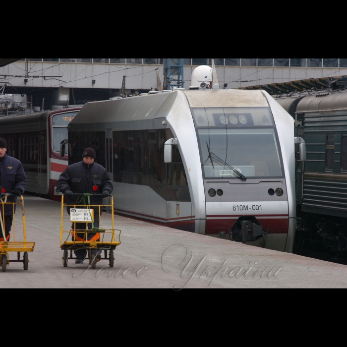 3 березня 2009 Київ, огляд підготовки інфраструктури Північного залізничного кола до запуску міської електрички.