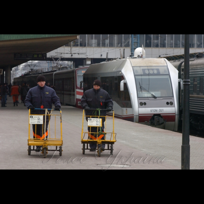 3 березня 2009 Київ, огляд підготовки інфраструктури Північного залізничного кола до запуску міської електрички.