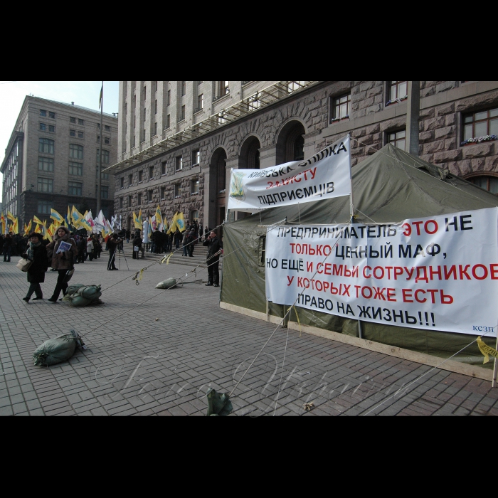 5 березня 2009 під стінами КМДА відбувся організований мітинг підприємців за участю 5000 представників малого та середнього бізнесу Києва, також до них приєднались підприємці Дніпропетровська, Дніпродзержинська, Львова та Донецька.
Мітингуючі закликали лідерів політичних партій та фракцій підтримати рішення, прийняті 12 лютого, упродовж засідання КМР та розглянути пакет альтернативних пропозицій, спрямованих на можливість повноцінного функціонування та розвитку як малого так і середнього бізнесу Києва.