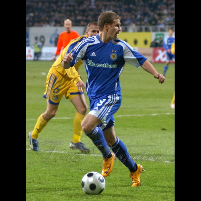 12 березня 2009 Київ, 12 березня 2009. На стадіоні «Динамо» імені Валерія Лобановського у матчі 1/8 фіналу Кубка УЄФА між київським «Динамо» та харківським «Металістом» рахунок 1:0. На 54-й хвилині матчу динамівець Вукоєвич забив гол у ворота гостей.