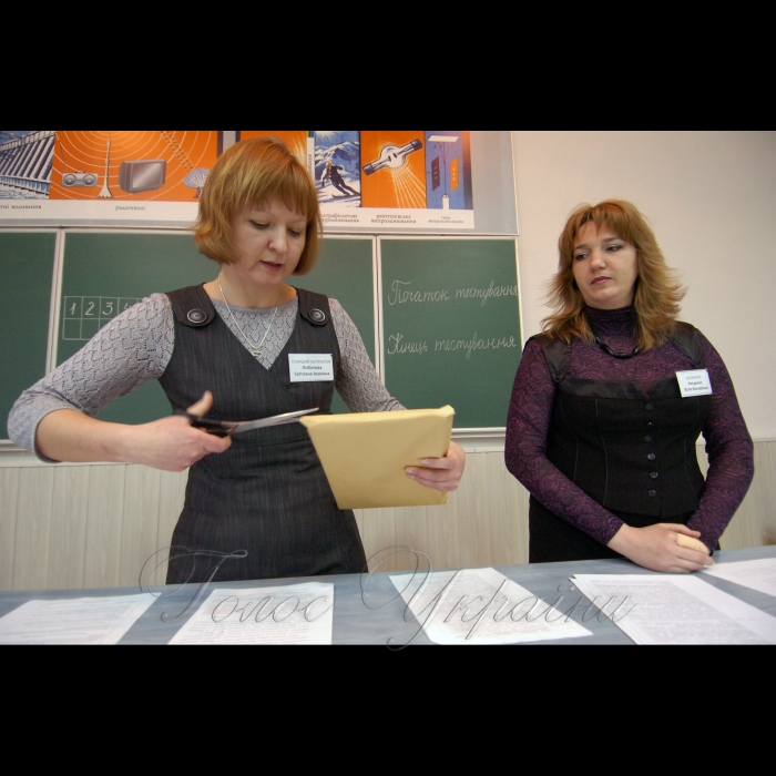 14 березня 2009 у столичному ліцеї №100 «Поділ» (вул. Покровська, 4/6) відбувся День відкритих дверей - пробне тестування випускників шкіл.