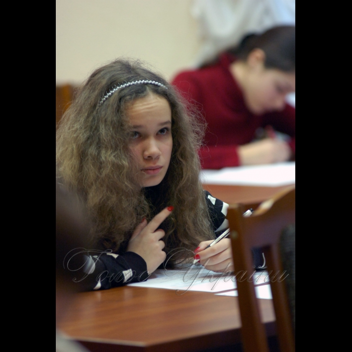 14 березня 2009 у столичному ліцеї №100 «Поділ» (вул. Покровська, 4/6) відбувся День відкритих дверей - пробне тестування випускників шкіл.