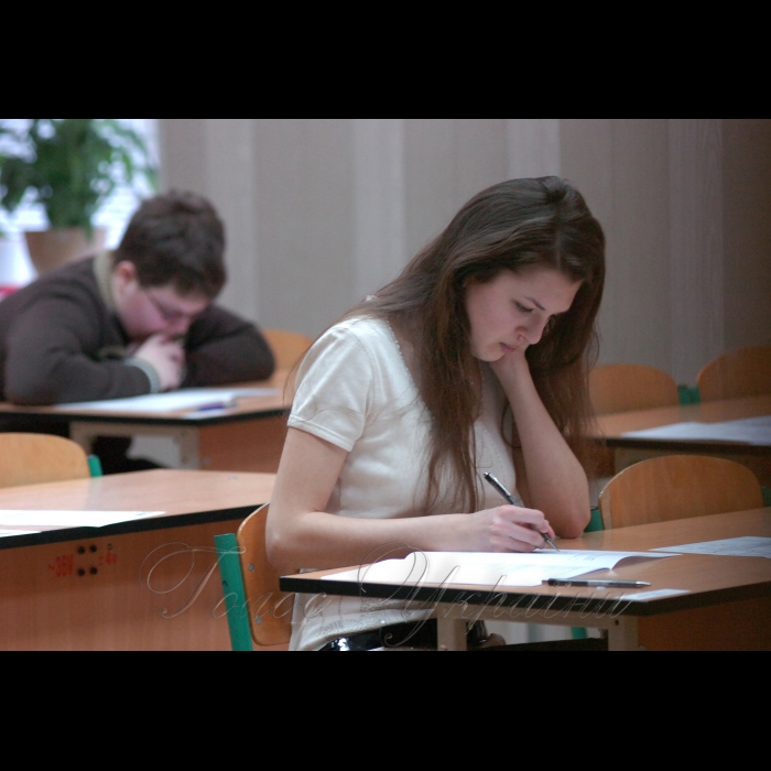 14 березня 2009 у столичному ліцеї №100 «Поділ» (вул. Покровська, 4/6) відбувся День відкритих дверей - пробне тестування випускників шкіл.