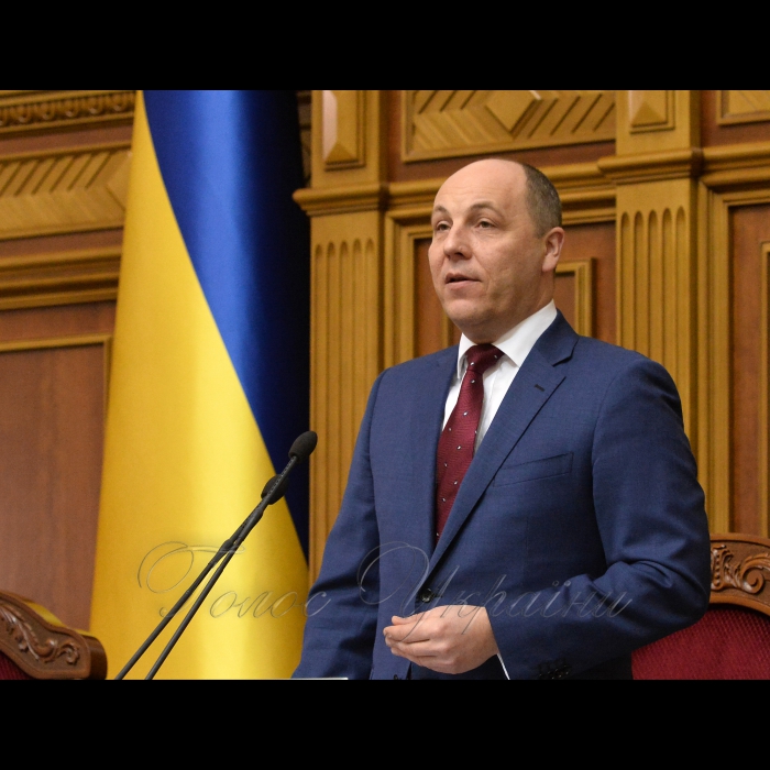 29 грудня 2016 Голова Верховної Ради України Андрій Парубій привітав працівників апарату Верховної Ради України з Новим Роком та нагородив грамотами та цінними подарунками.
