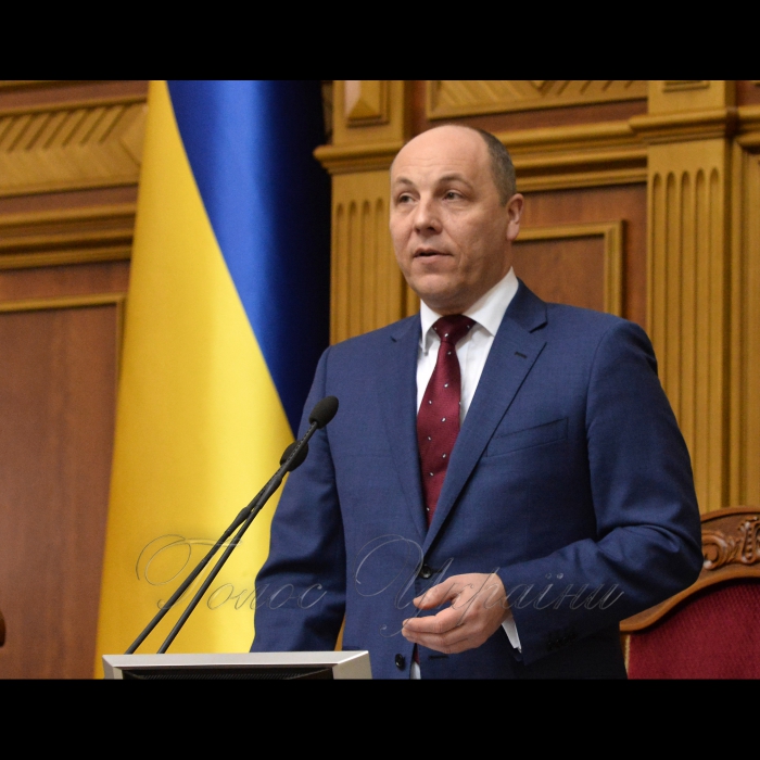 29 грудня 2016 Голова Верховної Ради України Андрій Парубій привітав працівників апарату Верховної Ради України з Новим Роком та нагородив грамотами та цінними подарунками.
