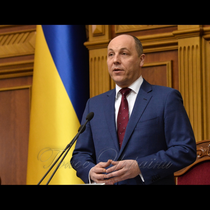 29 грудня 2016 Голова Верховної Ради України Андрій Парубій привітав працівників апарату Верховної Ради України з Новим Роком та нагородив грамотами та цінними подарунками.