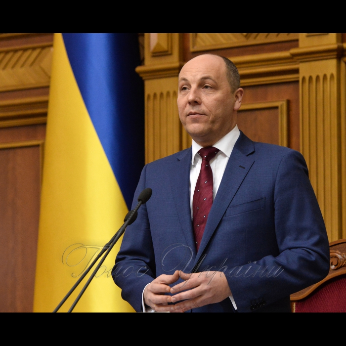 29 грудня 2016 Голова Верховної Ради України Андрій Парубій привітав працівників апарату Верховної Ради України з Новим Роком та нагородив грамотами та цінними подарунками.