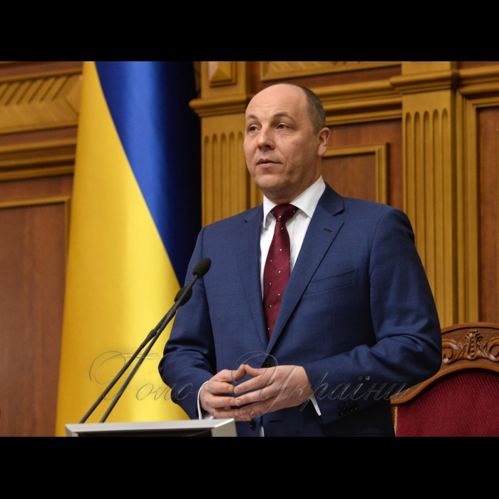 29 грудня 2016 Голова Верховної Ради України Андрій Парубій привітав працівників апарату Верховної Ради України з Новим Роком та нагородив грамотами та цінними подарунками.