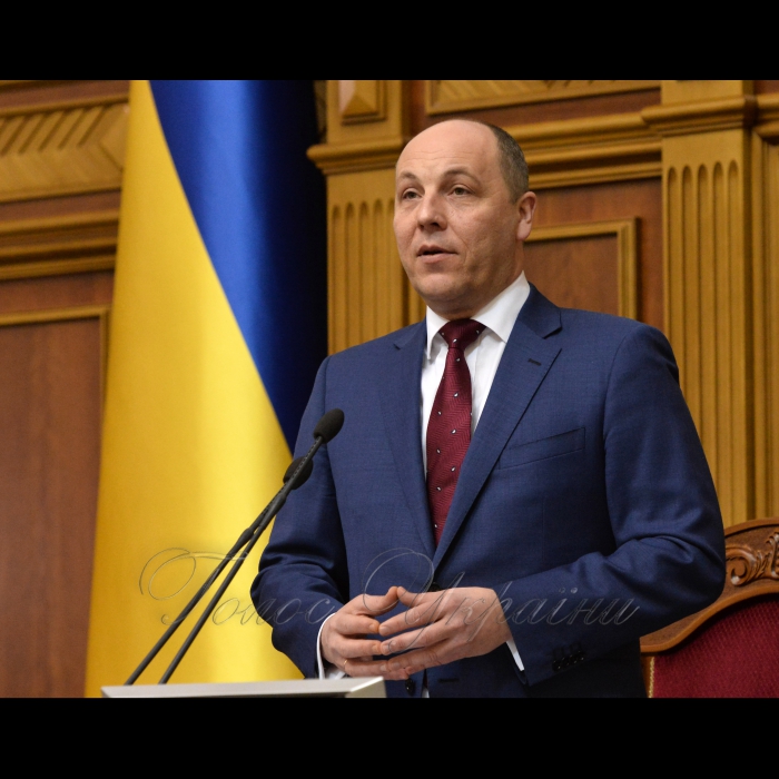 29 грудня 2016 Голова Верховної Ради України Андрій Парубій привітав працівників апарату Верховної Ради України з Новим Роком та нагородив грамотами та цінними подарунками.