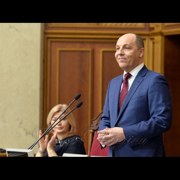 29 грудня 2016 Голова Верховної Ради України Андрій Парубій привітав працівників апарату Верховної Ради України з Новим Роком та нагородив грамотами та цінними подарунками.