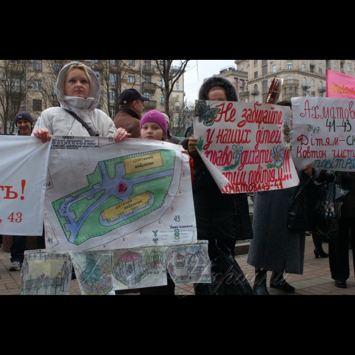 26 березня 2009 мітинг студентів Академії муніципального управління біля КМДА (чинна столична влада почала рейдерську атаку на ВУЗ, вони намагаються передати приміщення Академії в оренду).