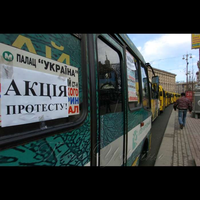 26 березня 2009 мітинг студентів Академії муніципального управління біля КМДА (чинна столична влада почала рейдерську атаку на ВУЗ, вони намагаються передати приміщення Академії в оренду).
