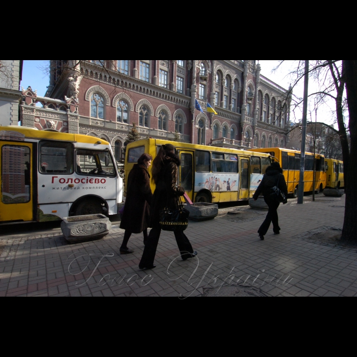 26 березня 2009 мітинг студентів Академії муніципального управління біля КМДА (чинна столична влада почала рейдерську атаку на ВУЗ, вони намагаються передати приміщення Академії в оренду).