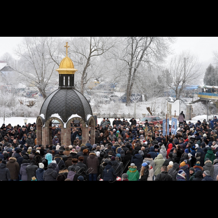 19 січня 2017 село 3арваниця Теребовлянського району Тернопільської області.
Свято Йордан (Водохреще) відбулось в Зарваницькому духовному центрі (Всесвітній марійський центр, одна з найбільших подільських святинь Української Греко-Католицької Церкви).
Купання у Купели Святої Анни  з цілющою водою.
