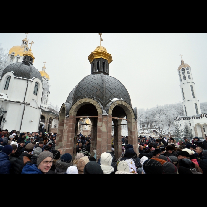 19 січня 2017 село 3арваниця Теребовлянського району Тернопільської області.
Свято Йордан (Водохреще) відбулось в Зарваницькому духовному центрі (Всесвітній марійський центр, одна з найбільших подільських святинь Української Греко-Католицької Церкви).
Купання у Купели Святої Анни  з цілющою водою.