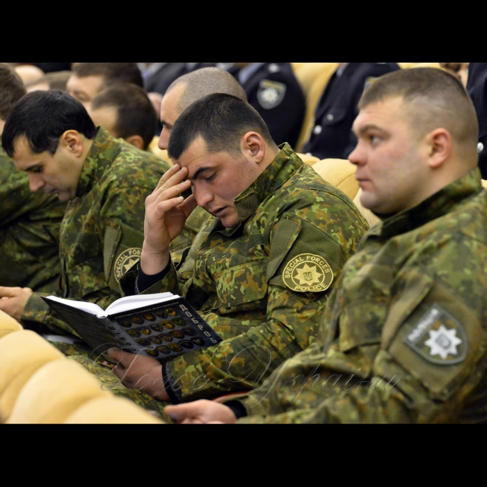 27 січня 2017 Голова Верховної Ради України Андрій Парубій взяв участь у презентації книги видавництва «Фоліо» «Добробати. Історія подвигу батальйонів, що врятували країну» про формування добровольчого руху в системі МВС, яка відбудеться у Центрі культури та мистецтв МВС. 

У заході взяли участь:  Секретар Ради національної безпеки та оборони Олександр Турчинов, міністр внутрішніх справ України Арсен Аваков, керівництво Міністерства внутрішніх справ та Національної поліції України, командири батальйонів, народні депутати та громадські діячі, які причетні до створення добровольчого руху у 2014 році.