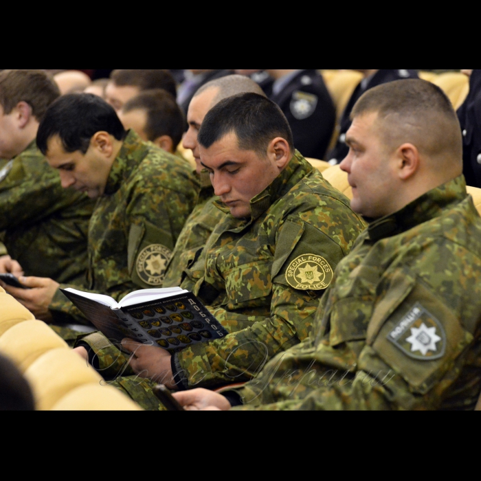 27 січня 2017 Голова Верховної Ради України Андрій Парубій взяв участь у презентації книги видавництва «Фоліо» «Добробати. Історія подвигу батальйонів, що врятували країну» про формування добровольчого руху в системі МВС, яка відбудеться у Центрі культури та мистецтв МВС. 

У заході взяли участь:  Секретар Ради національної безпеки та оборони Олександр Турчинов, міністр внутрішніх справ України Арсен Аваков, керівництво Міністерства внутрішніх справ та Національної поліції України, командири батальйонів, народні депутати та громадські діячі, які причетні до створення добровольчого руху у 2014 році.