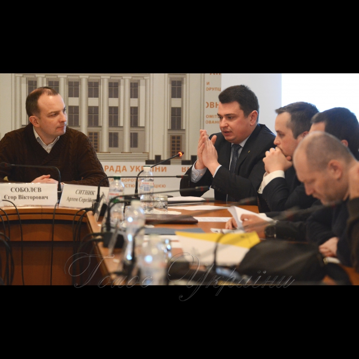 15 лютого 2017 відкриті громадські слухання та обговорення письмового звіту керівництва Національного антикорупційного бюро України з основних питань діяльності Національного бюро.
В Комітеті Верховної Ради України з питань запобігання і протидії корупції відбудулися відкриті громадські слухання та обговорення письмового звіту керівництва Національного антикорупційного бюро України з основних питань діяльності Національного бюро, виконання покладених завдань, додержання законодавства, прав і свобод осіб.
Єгор Соболєв, Голова Комітету Верховної Ради України з питань запобігання і протидії корупції; Артем Ситник, директор НАБУ; Назар Холодницький, заступник Генерального прокурора України – керівник Спеціалізованої прокуратури.