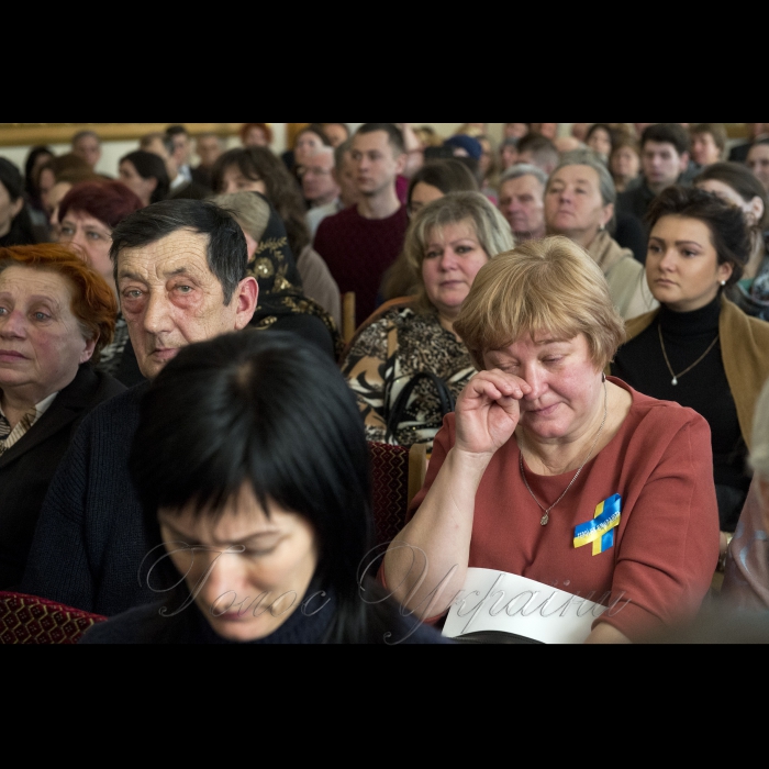20 лютого 2017 Президент Петро Порошенко, Голова Верховної Ради Андрій Парубій, Прем’єр-міністр Володимир Гройсман разом з Генеральним прокурором та урядовцями провели зустріч з родинами Героїв Небесної Сотні. Пізніше було проведено молебен у Михайлівському соборі.