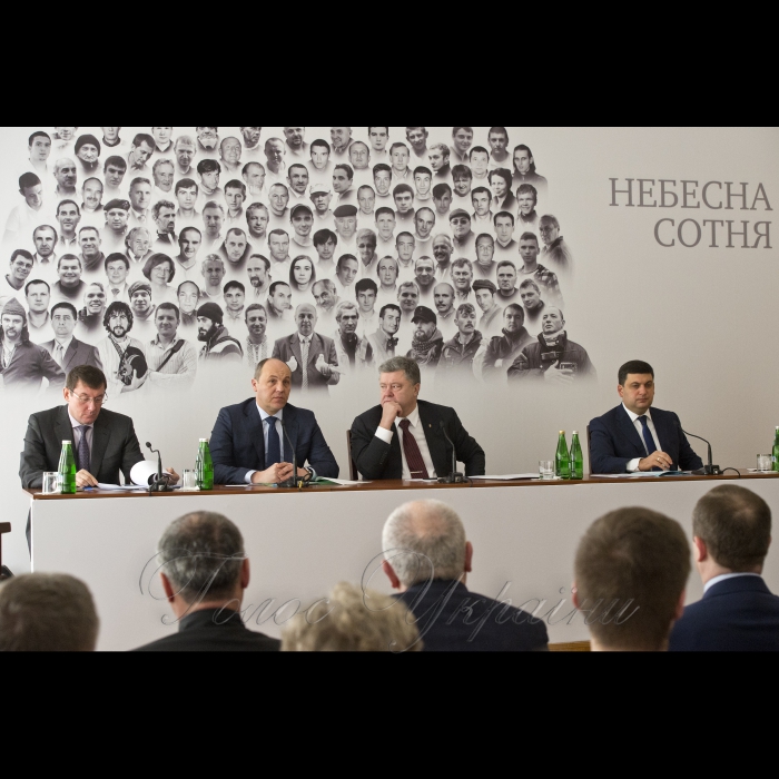 20 лютого 2017 Президент Петро Порошенко, Голова Верховної Ради Андрій Парубій, Прем’єр-міністр Володимир Гройсман разом з Генеральним прокурором та урядовцями провели зустріч з родинами Героїв Небесної Сотні. Пізніше було проведено молебен у Михайлівському соборі.