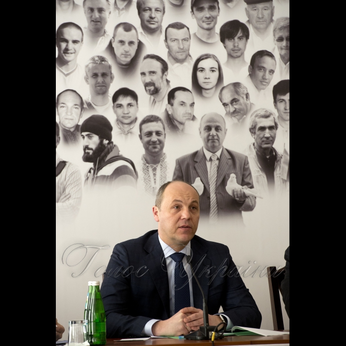 20 лютого 2017 Президент Петро Порошенко, Голова Верховної Ради Андрій Парубій, Прем’єр-міністр Володимир Гройсман разом з Генеральним прокурором та урядовцями провели зустріч з родинами Героїв Небесної Сотні. Пізніше було проведено молебен у Михайлівському соборі.
