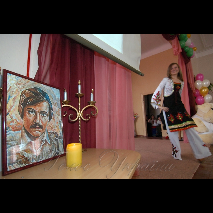 10 квітня 2009 відбувся мистецький захід, присвячений 60-річчю від дня народження Володимира Івасюка. Цього року він уперше проходить на виконання Указу Президента „Про вшанування пам’яті Володимира Івасюка”. У святі взяли участь: представники Шевченківської райдержадміінстарції;  модель та бізнесемен Влада Литовченко; співаки Віталій Козловський та Аліна Гросу.