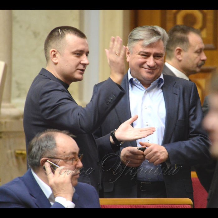 24 лютого 2017 пленарне засідання Верховної Ради України.
Артем Вітко - позафр., Віталій Гудзенко.