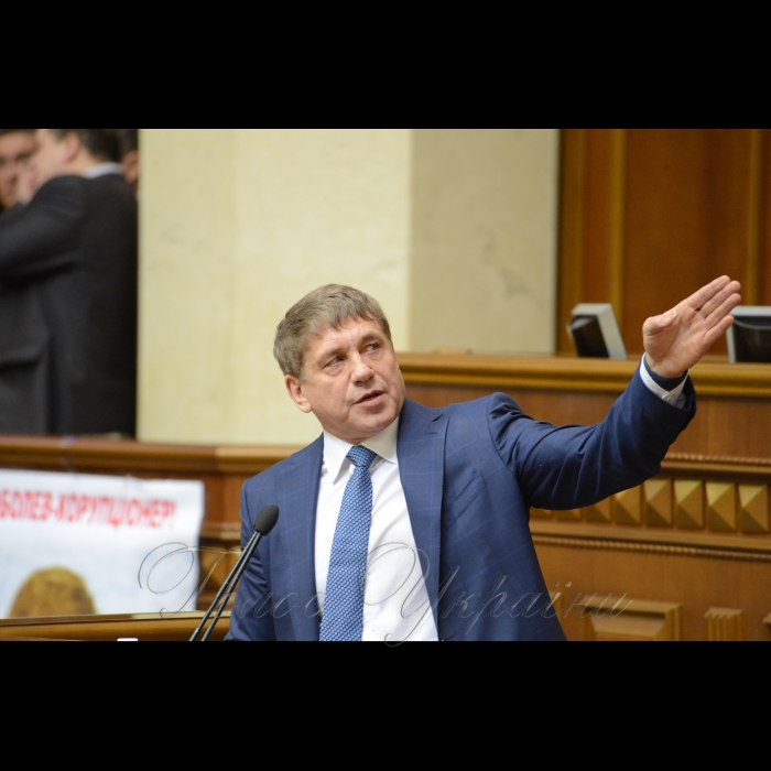 24 лютого 2017 пленарне засідання Верховної Ради України.
Ігор Насалик міністр палива та енергетики.