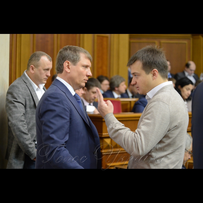 24 лютого 2017 пленарне засідання Верховної Ради України.
Сергій Шахов - ВОЛЯ, Сергій Березенко - БПП.