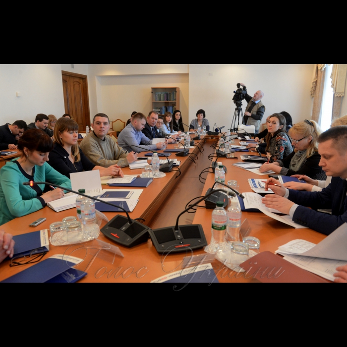 2 березня 2017 на підтримку реформи децентралізації Апарат Верховної Ради України разом з Комітетом Верховної Ради України з питань державного будівництва, регіональної політики та місцевого самоврядування провів практикум з нормотворчості для фахівців органів місцевого самоврядування з питань адміністративних послуг. Програма реалізується спільно з Асоціацією міст України в рамках проекту «ПУЛЬС», що впроваджується.