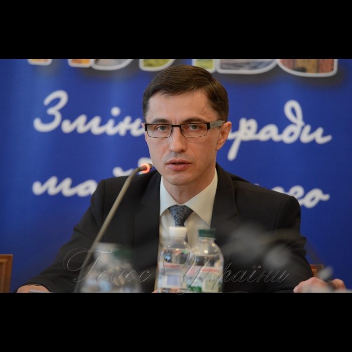 2 березня 2017 на підтримку реформи децентралізації Апарат Верховної Ради України разом з Комітетом Верховної Ради України з питань державного будівництва, регіональної політики та місцевого самоврядування провів практикум з нормотворчості для фахівців органів місцевого самоврядування з питань адміністративних послуг. Програма реалізується спільно з Асоціацією міст України в рамках проекту «ПУЛЬС», що впроваджується.
Петро Боднар перший заступник керівника Апарату Верховної Ради України.