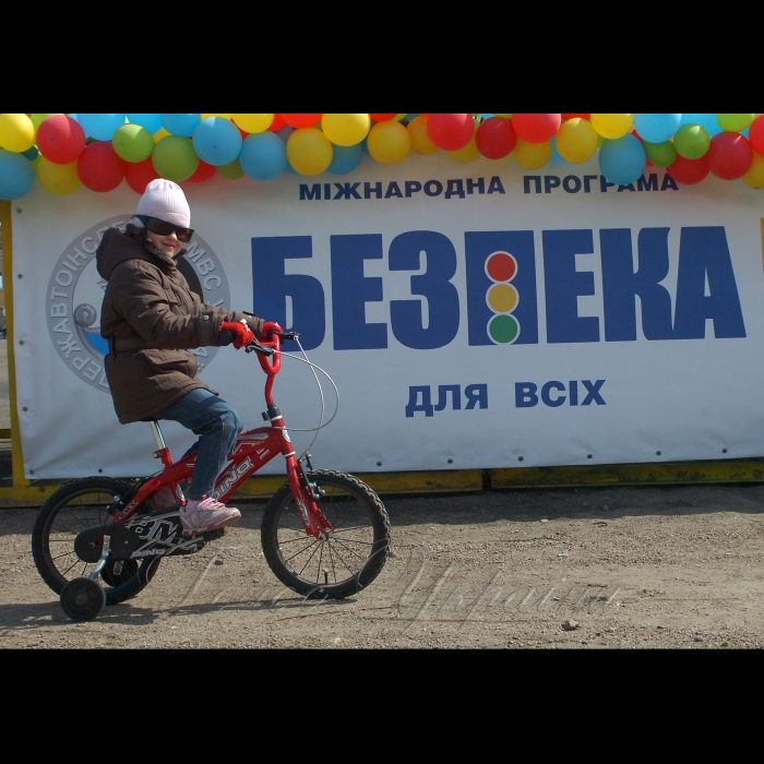 12 квітня 2009 Київ, Автогра за правилами «Безпека» організована за ініціативи ДАІ МВС.
Змагання проходитимуть на трьох автомобілях на малому кільці автодрому «Чайка», за участі 10 команд старшокласників із різних областей України. Під час заїздів відтворюватимуться реальні ситуації на автошляхах.