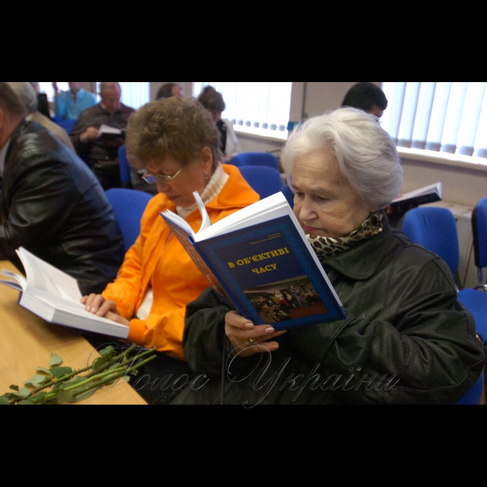 13 квітня 2009 в Укрінформі презентовано книгу «В об’єктиві часу» до 50-річчя Київської спілки журналістів.