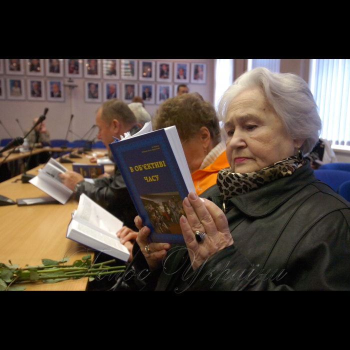 13 квітня 2009 в Укрінформі презентовано книгу «В об’єктиві часу» до 50-річчя Київської спілки журналістів.