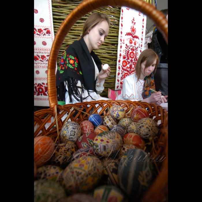 15 квітня 2009 в Українському домі відкрито ярмарок до свята Великодня, в якому візьмуть участь представники всіх регіонів України.