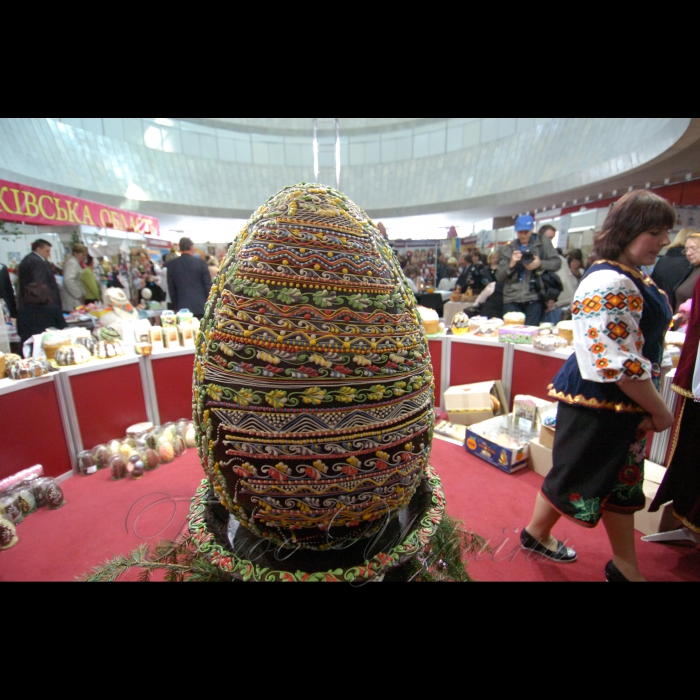 15 квітня 2009 в Українському домі відкрито ярмарок до свята Великодня, в якому візьмуть участь представники всіх регіонів України.
