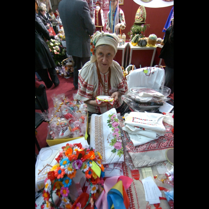 15 квітня 2009 в Українському домі відкрито ярмарок до свята Великодня, в якому візьмуть участь представники всіх регіонів України.