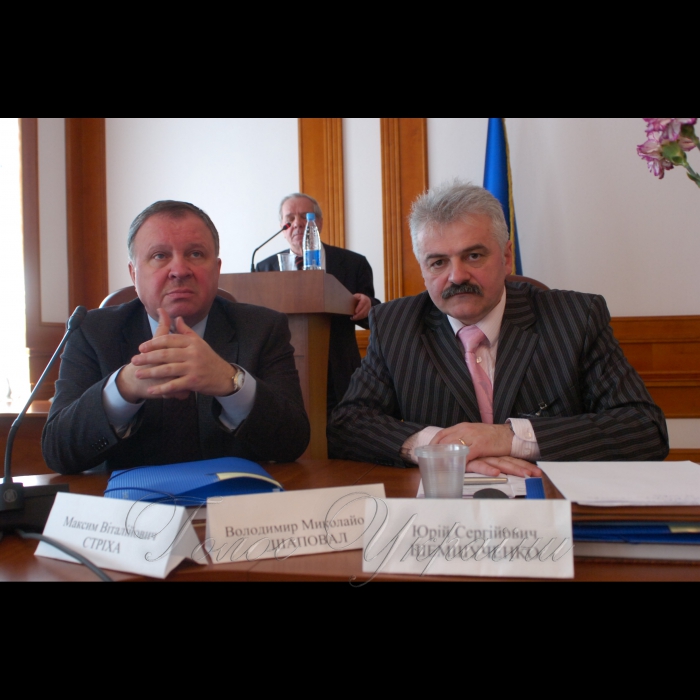 23 квітня 2009 у Національному педагогічному університеті ім. М. Драгоманова відбулися п’яті юридичні читання «Проблеми верховенства права: теорія і практика».
Голова ЦВК Володимир Шаповал і директор інституту політології та права, доктор історичних наук, професор Богдан Андрусишин.