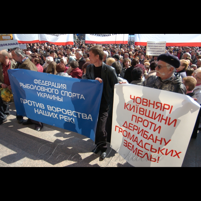 23 квітня 2009 біля КМДА ВГО «Асоціація рибалок України», Союз човнярів Київщини, ГО «Планета сильних», Партія Зелених, партія «Єдиний Центр», ГО «Еко-право», звільнені працівники КП «Плесо» та незалежні профспілки провели акцію протесту проти рішення київської влади щодо приватизації міських пляжів, прибережних територій, насосних та очисних споруд, та передачі в довгострокову оренду внутрішніх водойм.