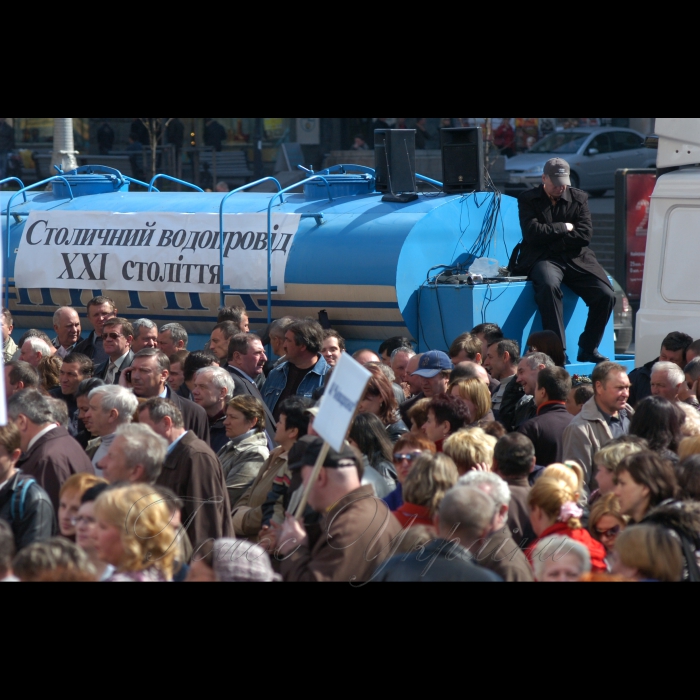 23 квітня 2009 біля КМДА ВГО «Асоціація рибалок України», Союз човнярів Київщини, ГО «Планета сильних», Партія Зелених, партія «Єдиний Центр», ГО «Еко-право», звільнені працівники КП «Плесо» та незалежні профспілки провели акцію протесту проти рішення київської влади щодо приватизації міських пляжів, прибережних територій, насосних та очисних споруд, та передачі в довгострокову оренду внутрішніх водойм.